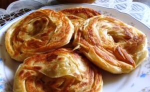 Roti Bom: A Sweet Symphony in Malaysian Palms - Munch Malaysia